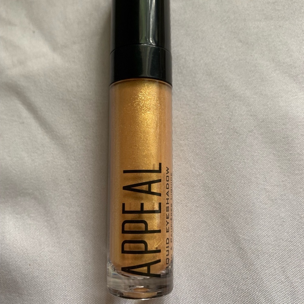 Liquid Eyeshadow Gold